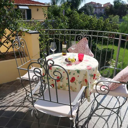 Locazione Turistica Rosso - Nel Giardino Di Renzo - Imp280 شقة *