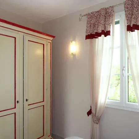 Locazione Turistica Rosso - Nel Giardino Di Renzo - Imp280 شقة إمبيريا